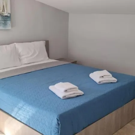 Kır Evi F&r Néoi Epivátai