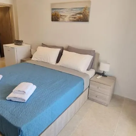 F&r نيوي إيبيفاتاي