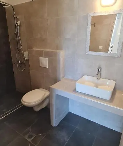 Landhaus F&r Néoi Epivátai